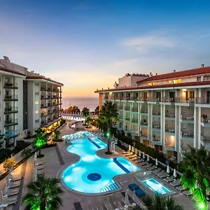 Ramada & By Wyndham Hotel Kusadası